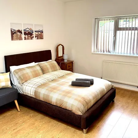 Spacious Flat Wifi Parking Birmingham