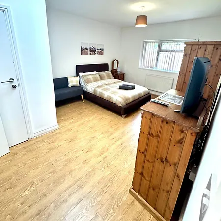Apartment Spacious Flat Wifi Parking *