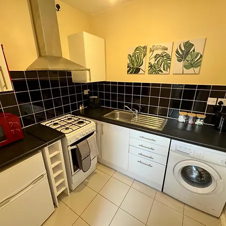 Apartment Spacious Flat Wifi Parking
